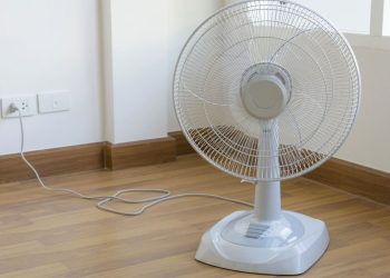 Ventilador na tomada - Créditos: depositphotos.com / bennnn@hotmail.com