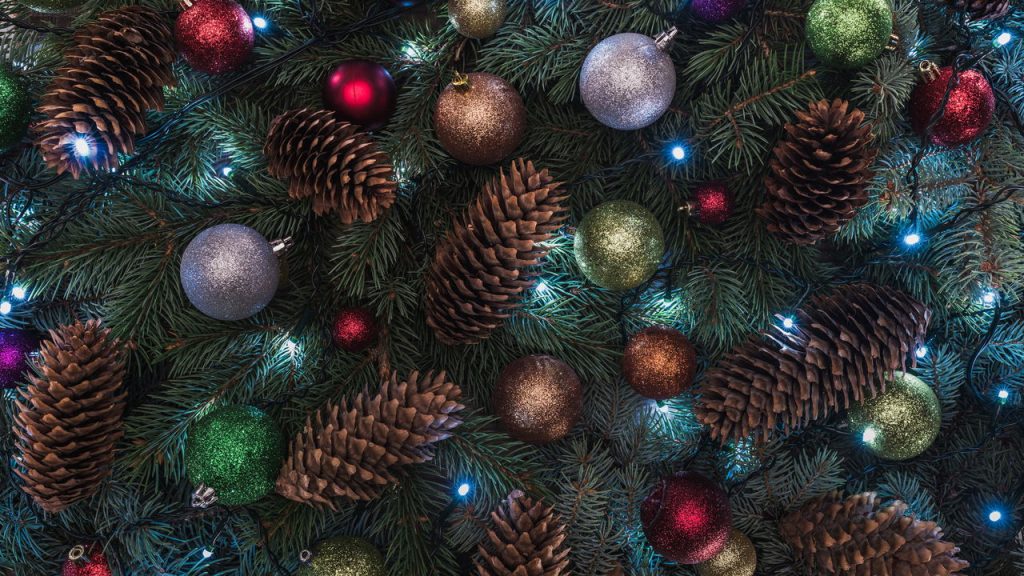 Luzes em árvore de Natal - Créditos: depositphotos.com / VadimVasenin