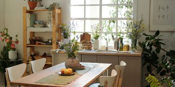 Cozinha com decoração de primavera - Créditos: depositphotos.com / pressmaster