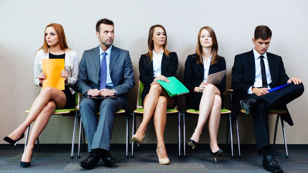 Candidatos esperando sua entrevista de emprego - Créditos: depositphotos.com / baranq