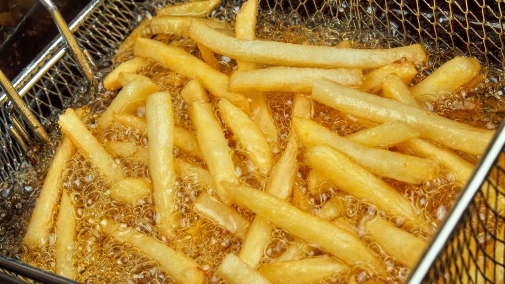 Batata frita - Créditos: depositphotos.com / arskajuhani