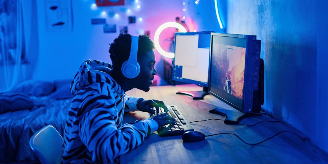 Gamer jogando - Créditos: depositphotos.com / annas.stills.gmail.com