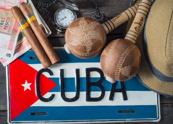 Placa com a bandeira de Cuba - Créditos: depositphotos.com / merc67