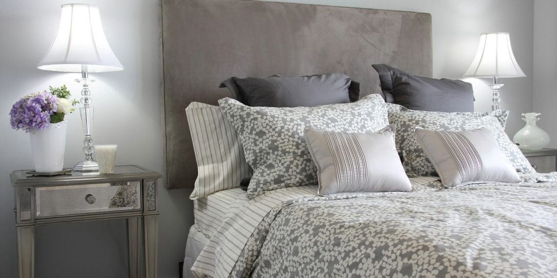 Decoração off-white no quarto - Créditos: depositphotos.com / Hannamariah