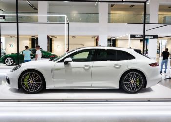 Panamera Turbo S E-Hybrid - Créditos: depositphotos.com / josekube