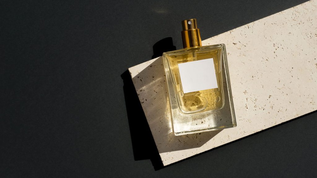 Frasco de perfume - Créditos: depositphotos.com / wywenka
