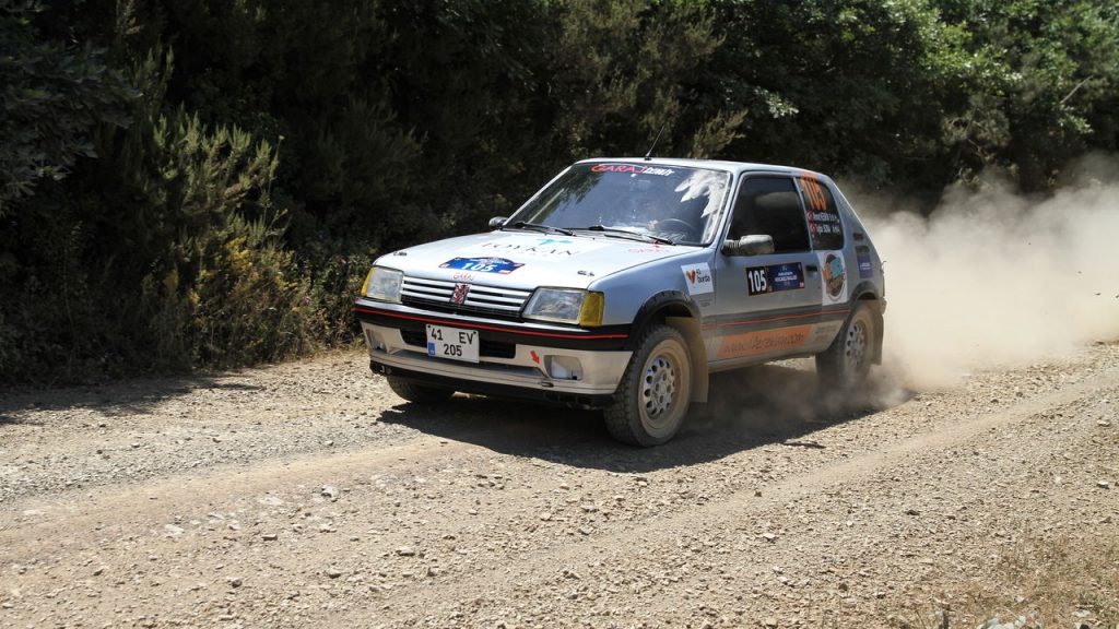 Peugeot 205 - Créditos: depositphotos.com / EvrenKalinbacak