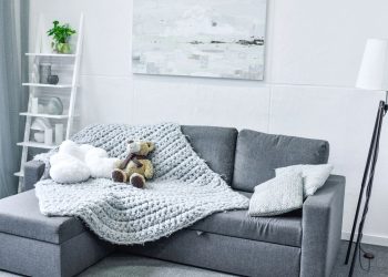 Sofá da sala - Créditos: depositphotos.com / VadimVasenin