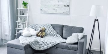Sofá da sala - Créditos: depositphotos.com / VadimVasenin