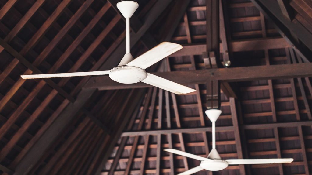 Ventilador de teto - Créditos: depositphotos.com / olegbreslavtsev