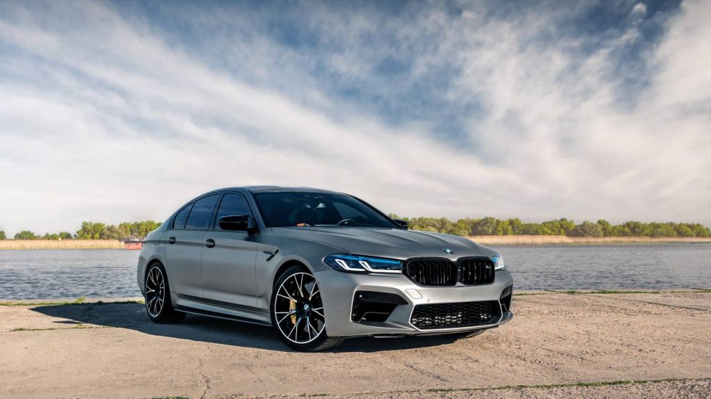 BMW M5 F90 - Créditos: depositphotos.com / Glebiy