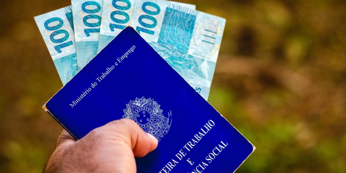 Carteira de trabalho - Créditos: depositphotos.com / rafapress