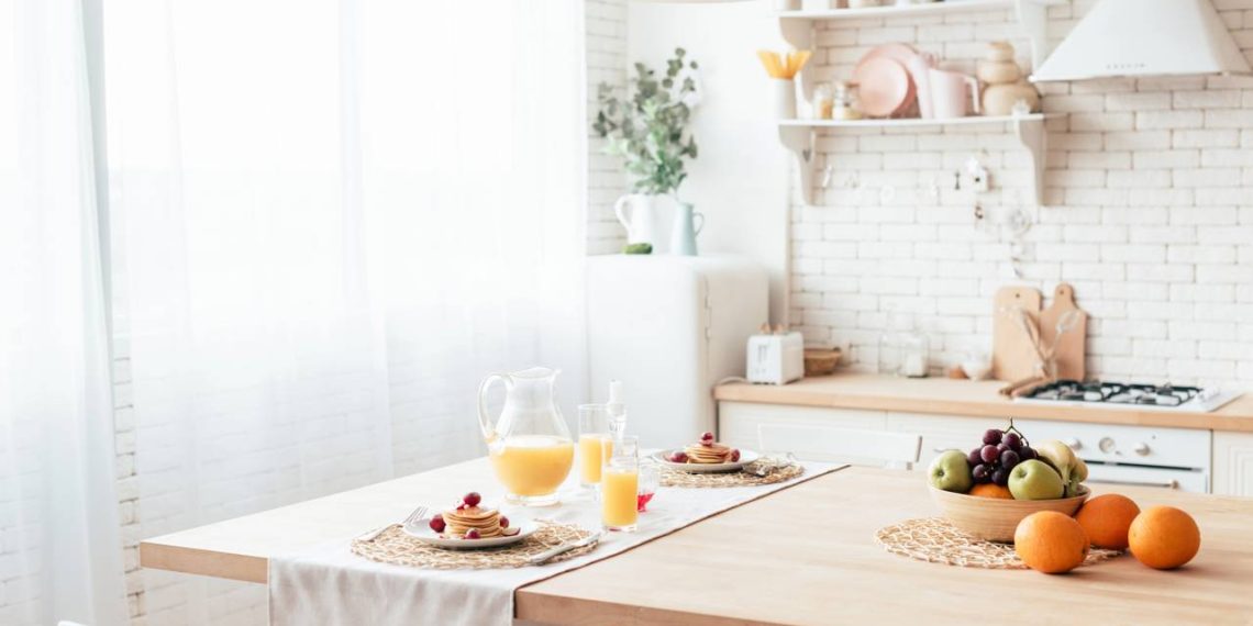 Cozinha iluminada - Créditos: depositphotos.com / IgorVetushko