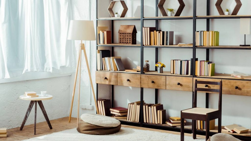 Decoração com livros - Créditos: depositphotos.com / AndrewLozovyi