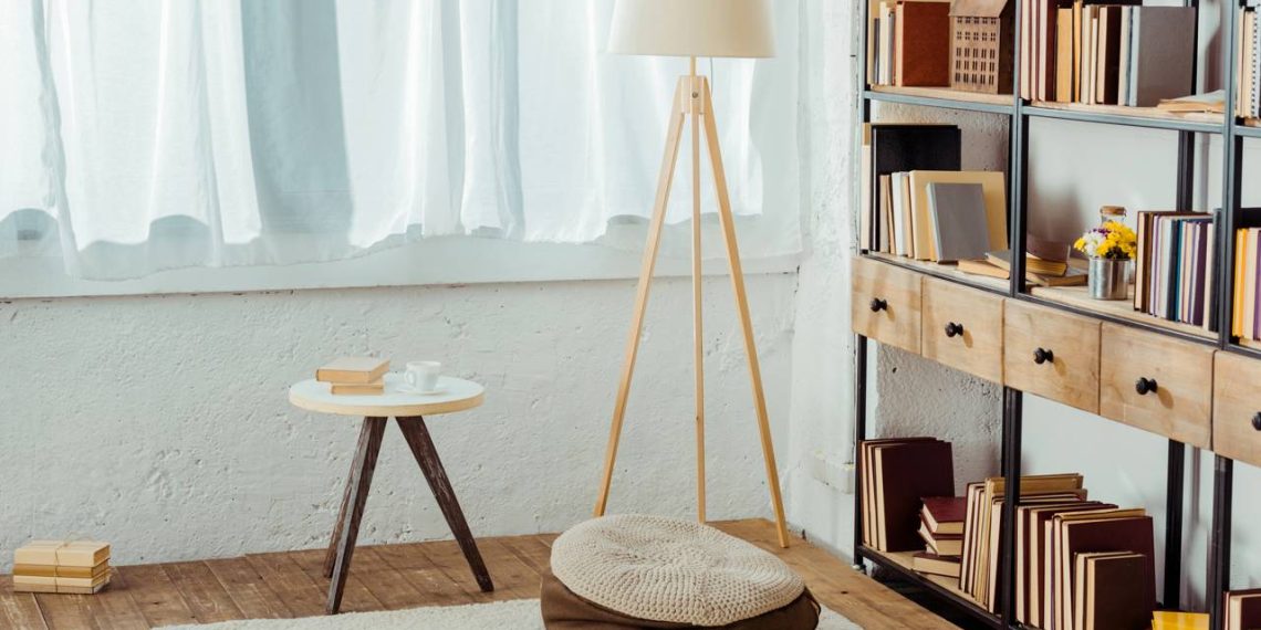 Casa com estante com livros - Créditos: depositphotos.com / AndrewLozovyi