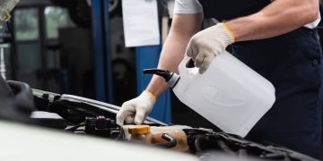 Manutenção veicular - Créditos: depositphotos.com / IgorVetushko