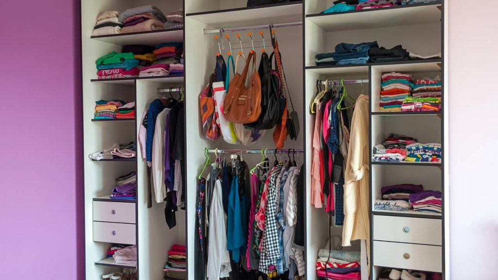 Guarda-roupa - Créditos: depositphotos.com / vovaklak