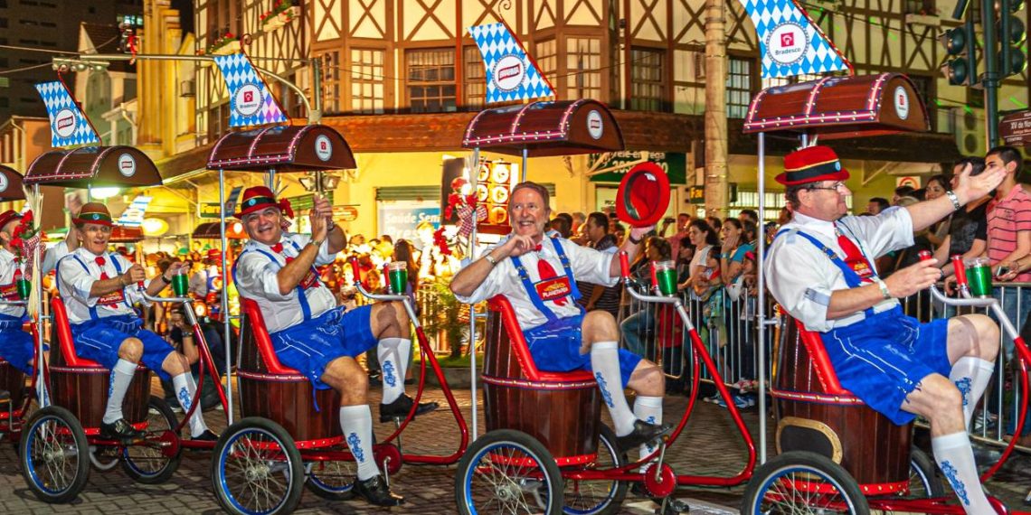 Oktoberfest em Blumenau - Créditos: depositphotos.com / Markito Fotografias