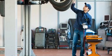 Revisão do carro - Créditos: depositphotos.com / minervastock