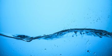 água cristalina - Créditos: depositphotos.com / VadimVasenin