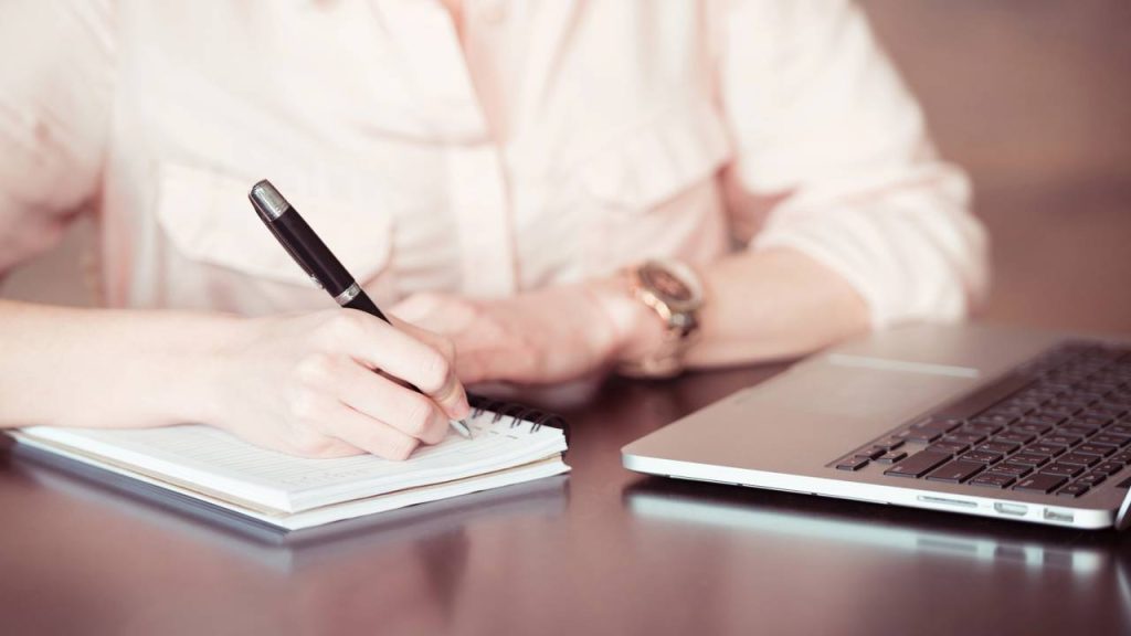 Anotar durante o estudo - Créditos: depositphotos.com / IgorTishenko