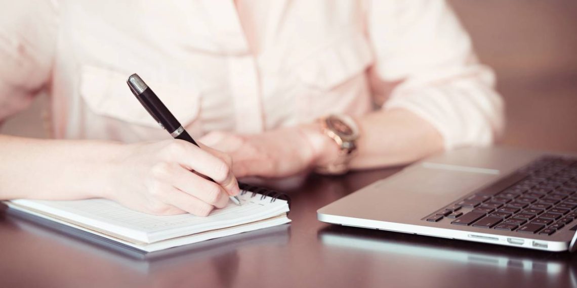 Anotar durante o estudo - Créditos: depositphotos.com / IgorTishenko