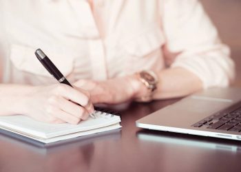 Anotar durante o estudo - Créditos: depositphotos.com / IgorTishenko