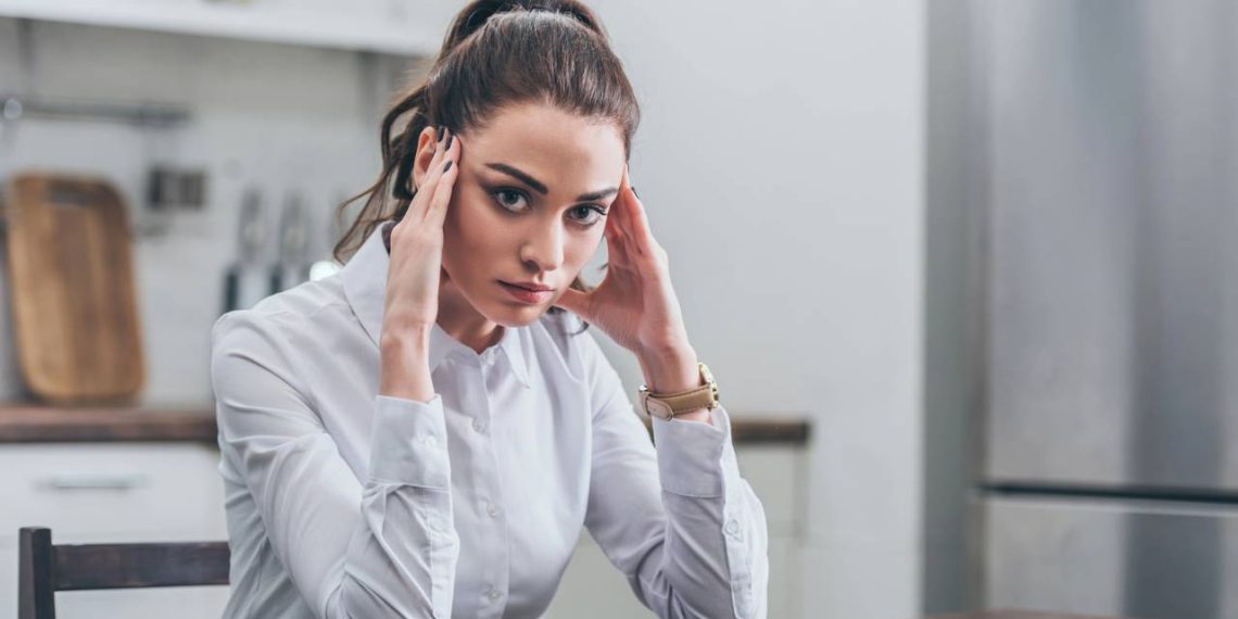 Mulher com ansiedade - Créditos: depositphotos.com / AndrewLozovyi