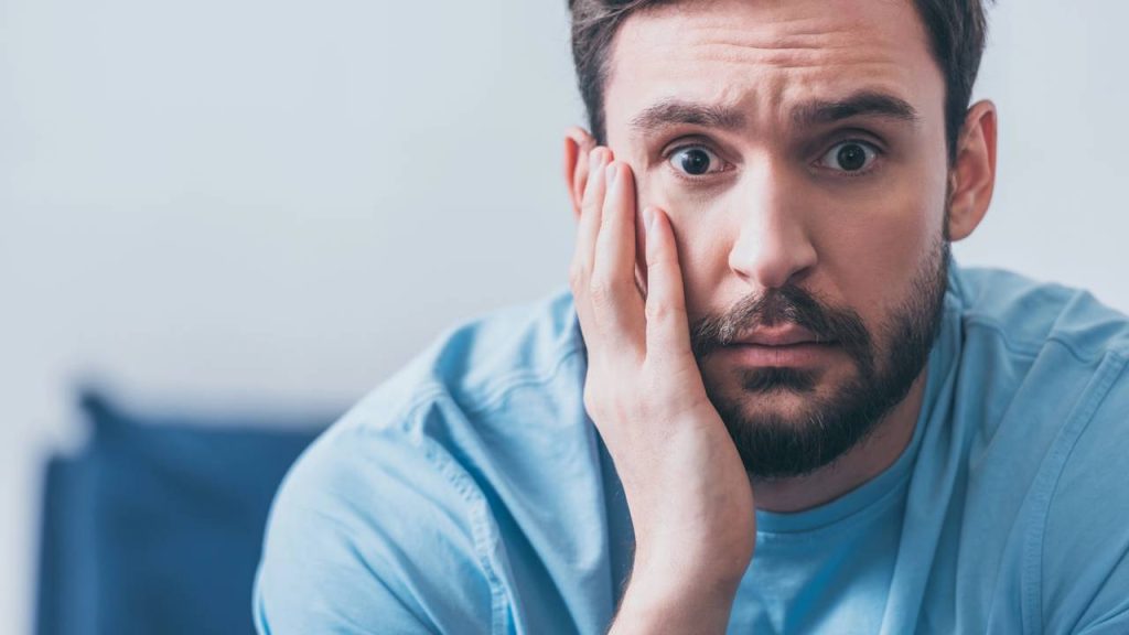 Homem com ansiedade - Créditos: depositphotos.com / AndrewLozovyi
