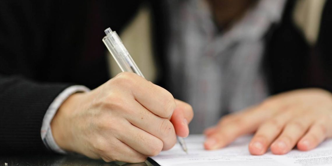 Prova de concurso - Créditos: depositphotos.com / leungchopan