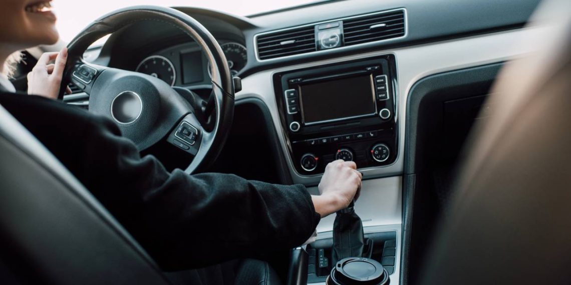 Interno de carro - Créditos: depositphotos.com / VitalikRadko