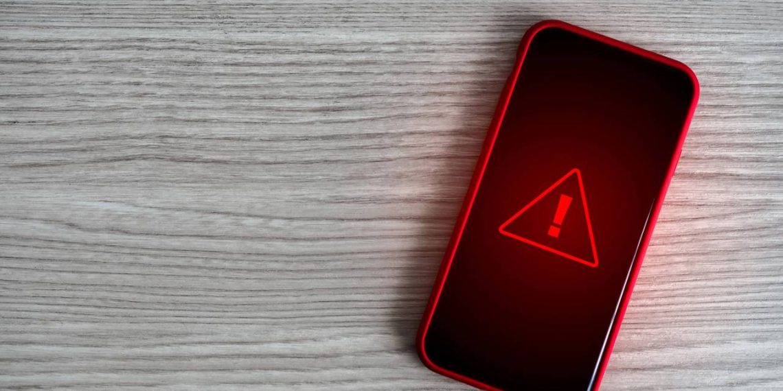 Celular hackeado - Créditos: depositphotos.com / tete_escape