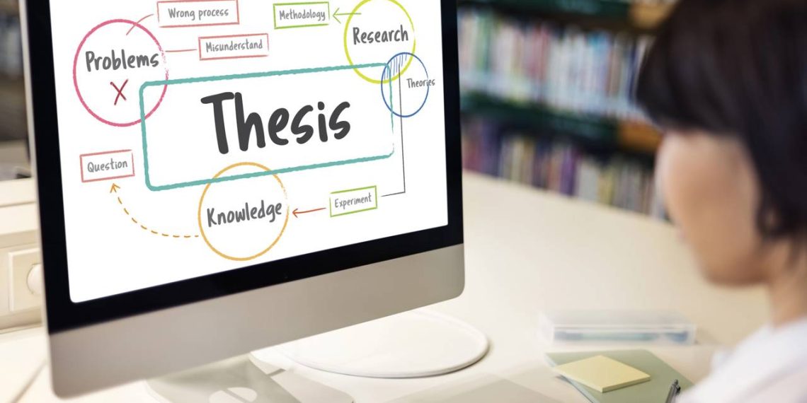 Aluno montando mapa mental no computador - Créditos: depositphotos.com / Rawpixel