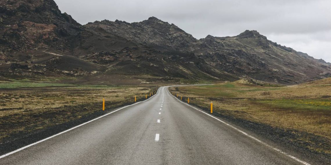 Estrada - Créditos: depositphotos.com / IraGirichBO