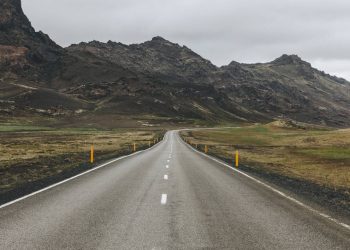 Estrada - Créditos: depositphotos.com / IraGirichBO