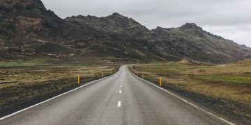 Estrada - Créditos: depositphotos.com / IraGirichBO