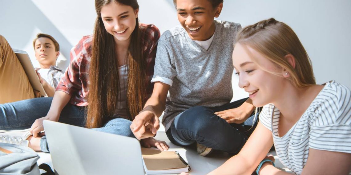 Estudantes - Créditos: depositphotos.com / TarasMalyarevich