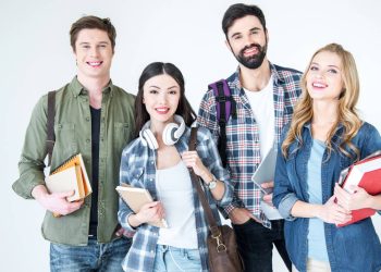 Estudantes - Créditos: depositphotos.com / IgorTishenko