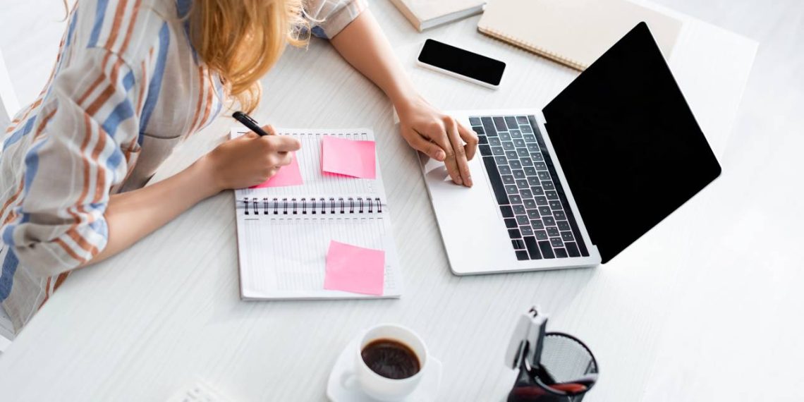 Estudar em casa - Créditos: depositphotos.com / HayDmitriy