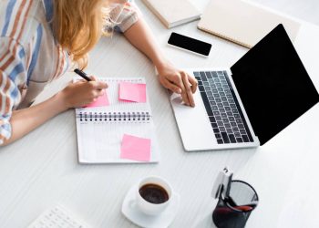 Estudar em casa - Créditos: depositphotos.com / HayDmitriy