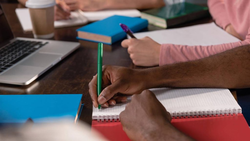 Estudantes - Créditos: depositphotos.com / AlexNazaruk