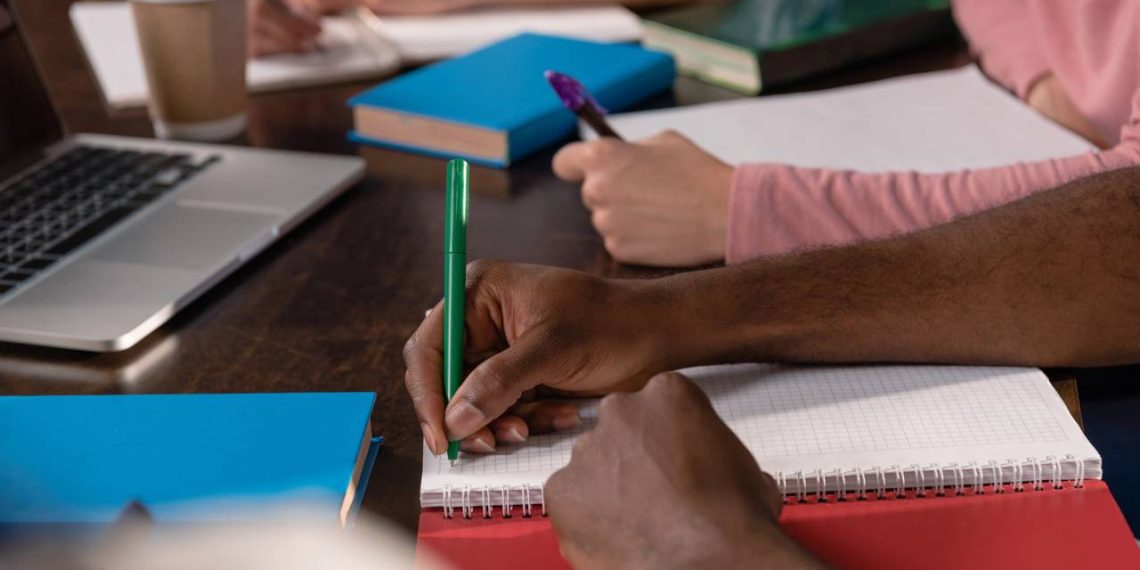 Estudantes - Créditos: depositphotos.com / AlexNazaruk