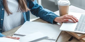 Estudante - Créditos: depositphotos.com / AndrewLozovyi