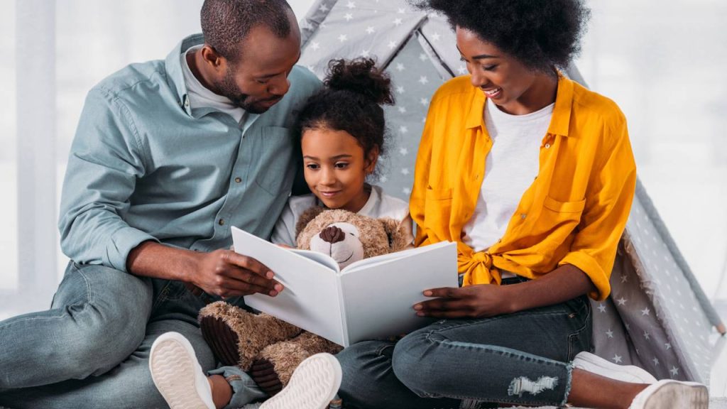 Família reunida - Créditos: depositphotos.com / IgorVetushko