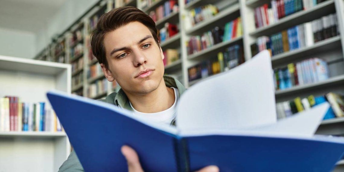 Foco nos estudos - Créditos: depositphotos.com / IgorVetushko