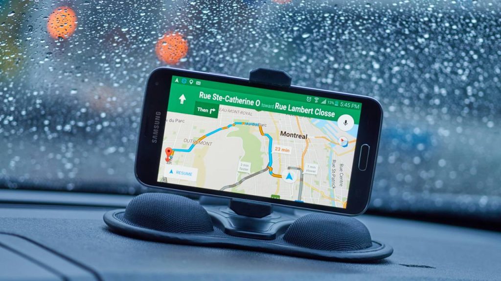 Google Maps no carro - Créditos: depositphotos.com / dennizn