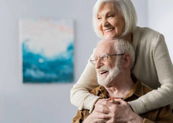 Casal de idosos - Créditos: depositphotos.com / HayDmitriy