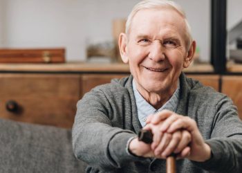 Idoso - Créditos: depositphotos.com / AndrewLozovyi