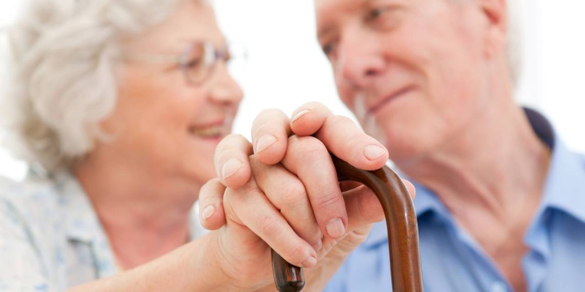 Casal de idosos - Créditos: depositphotos.com / ridofranz