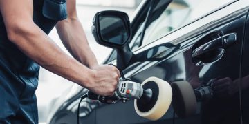 Cuidar da pintura do carro - Créditos: depositphotos.com / AndrewLozovyi